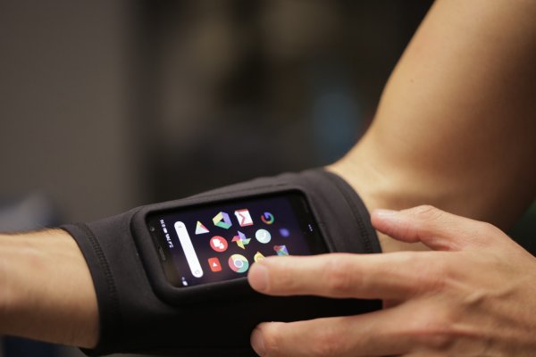 Palm вернулся с крошечным смартфоном на полноценном Android
