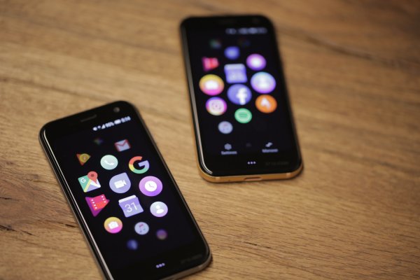 Palm вернулся с крошечным смартфоном на полноценном Android